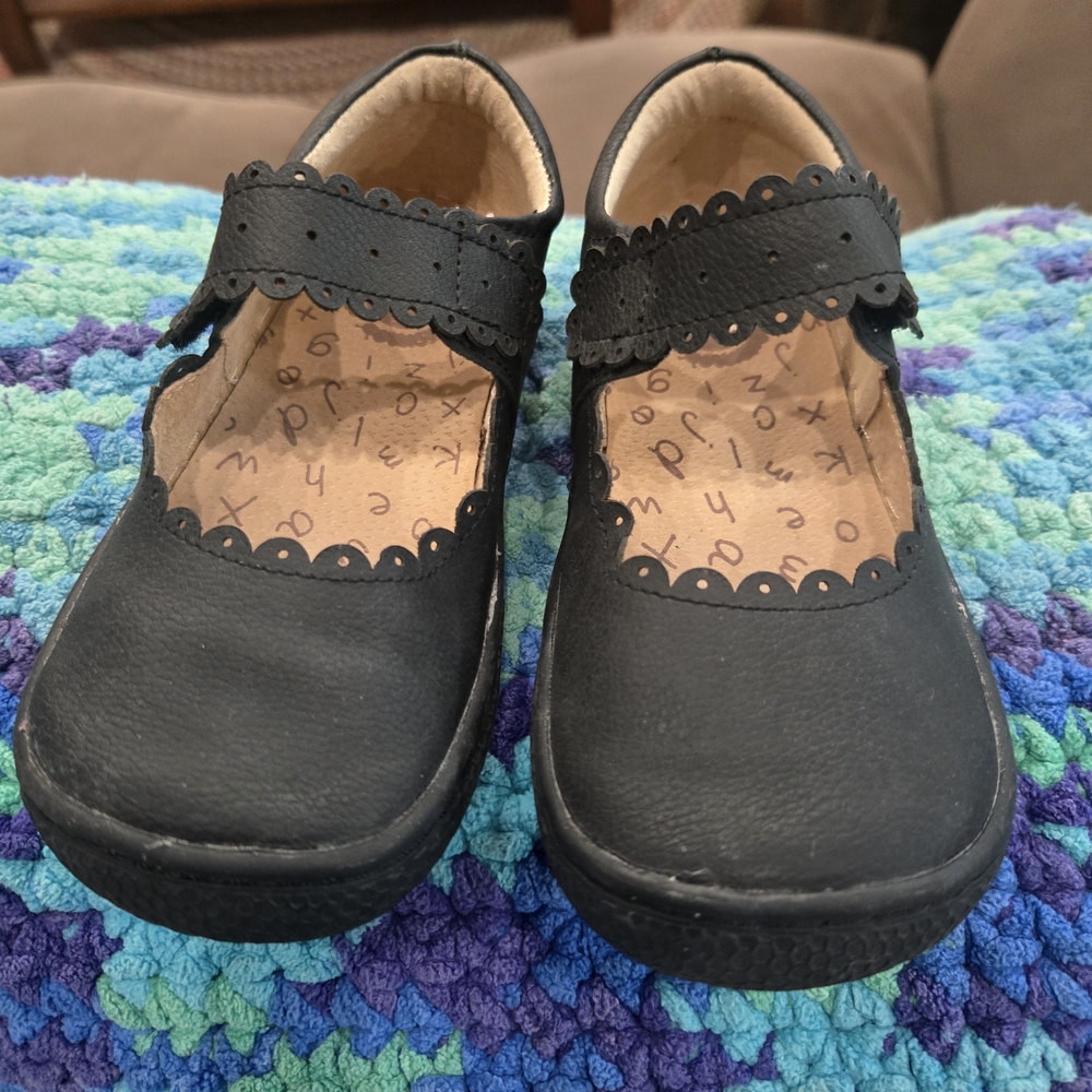 Livie & Luca Black Scalloped Mary Jane Shoes Size 10